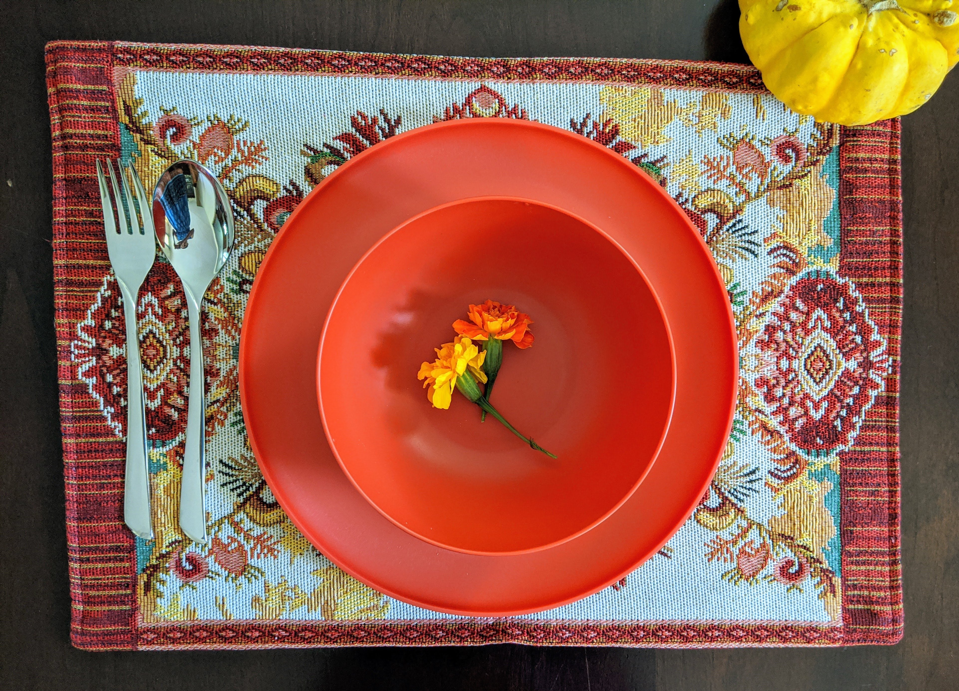 Tache Elegant Burgundy Ornate Paisley Woven Tapestry Placemat Set (18194)-4