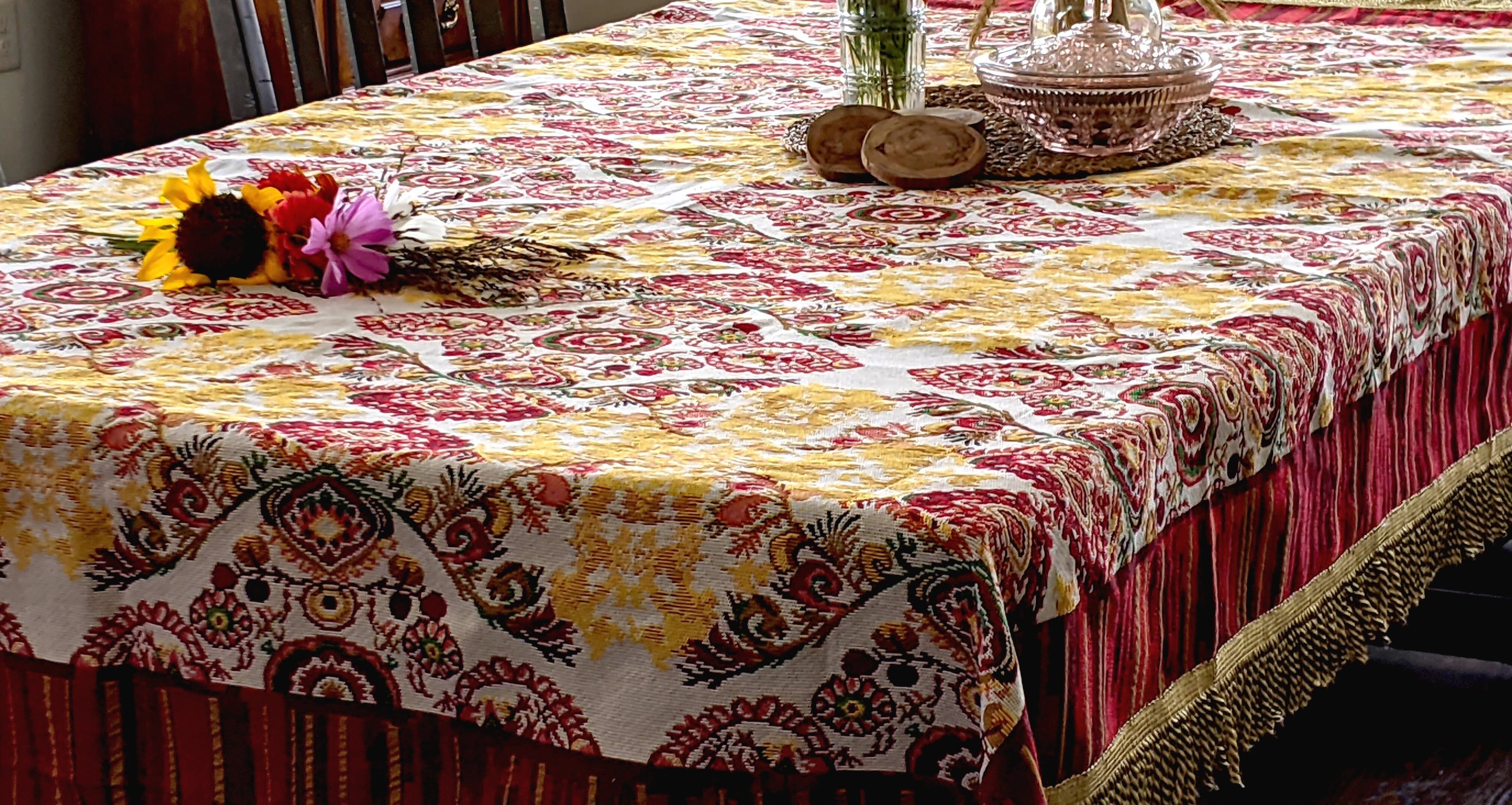 Tache Elegant Burgundy Ornate Paisley Woven Tapestry Tablecloth (18194)-2